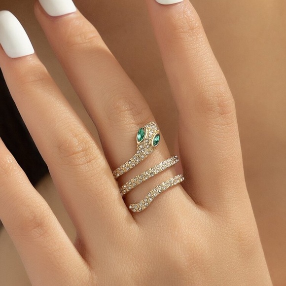 1 Piece : Elegant Gold Snake Ring with Green Accents - Picture 1 of 2